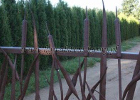 Detal kutych prętów stylizowanych na gałęzie