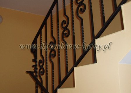 Balustrada schodowa kuta ze spiralnym ornamentem
