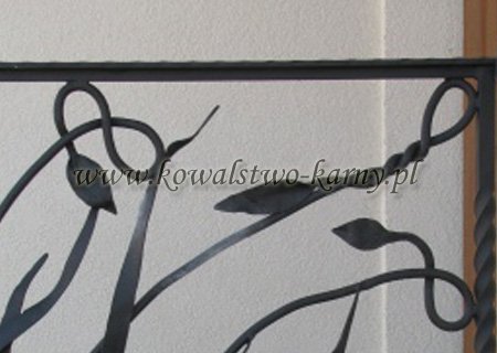 Detal balustrady — kute liście i wici