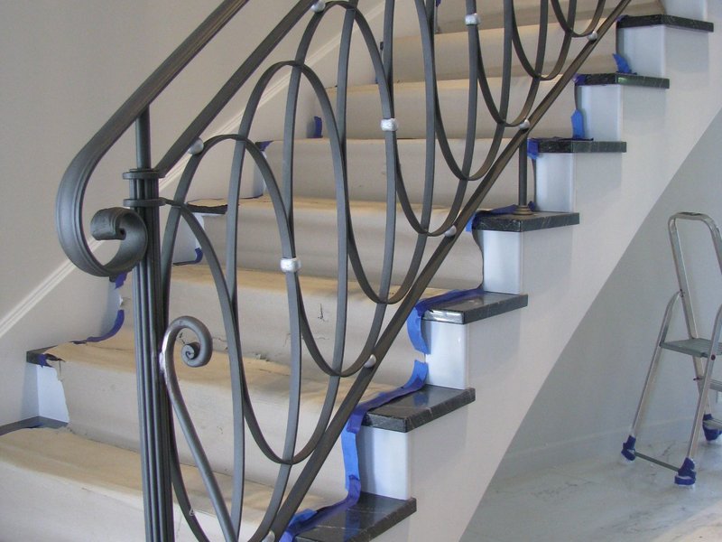 Elegancka balustrada wewnętrzna