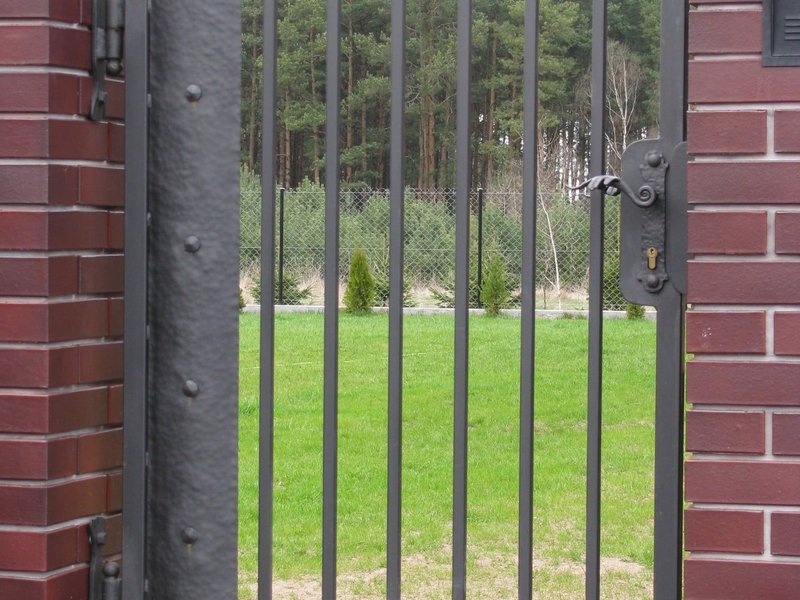 Artystyczna brama metalowa