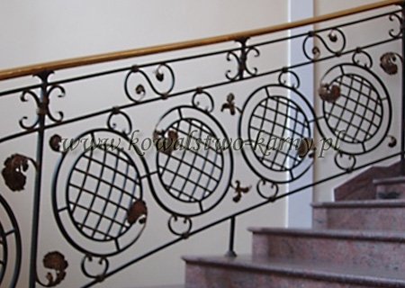 Balustrada schodowa z medalionami, kratką i rozetami